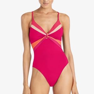 BILLIE V-NECK ONE PIECE